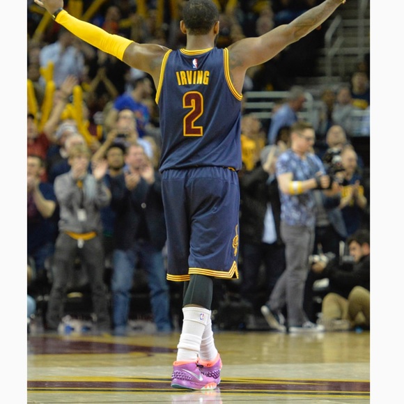 Kyrie Irving 1  'Easter' Edition - Picture 15 of 16